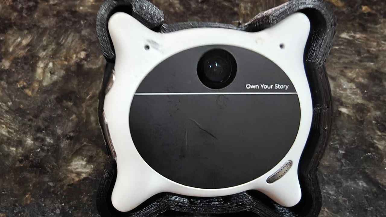 Free 3D-printed Looki camera mount: snap-in cradle + hoodie collar clip (STL download)